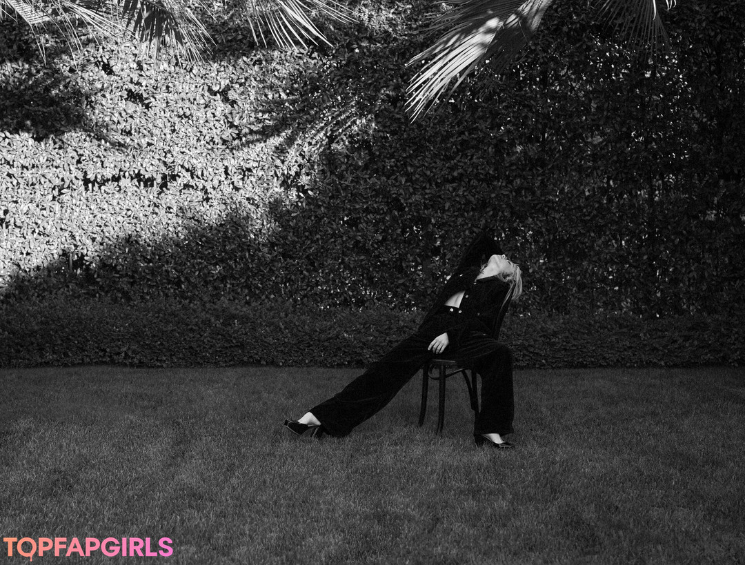 Foto di nudo di fuga di OnlyFans di Kiernan Shipka #1053