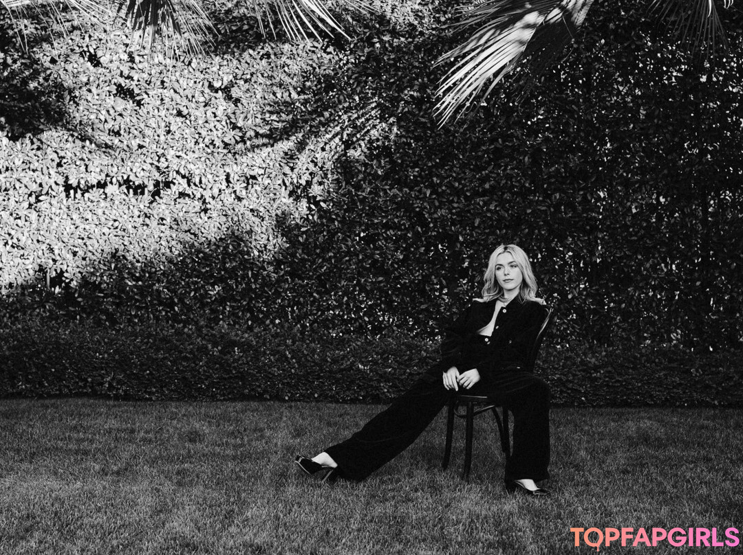 Foto di nudo di fuga di OnlyFans di Kiernan Shipka #1056