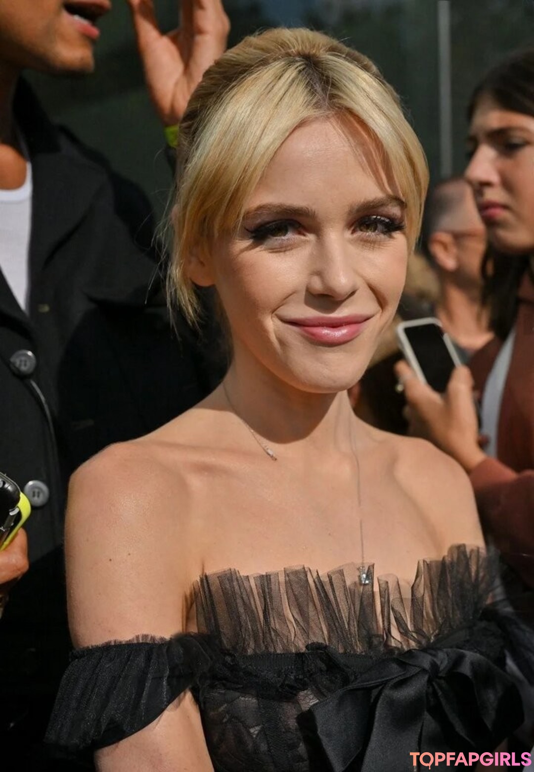 Foto di nudo di fuga di OnlyFans di Kiernan Shipka #806 Foto di nudo di fuga di OnlyFans di Kiernan Shipka #806