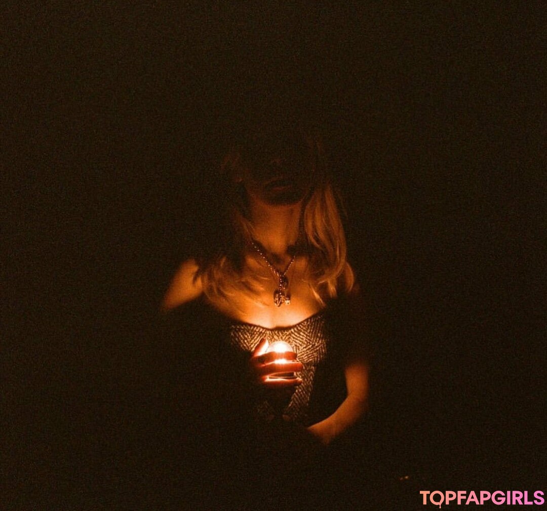 Foto di nudo di fuga di OnlyFans di Kiernan Shipka #870 Foto di nudo di fuga di OnlyFans di Kiernan Shipka #870