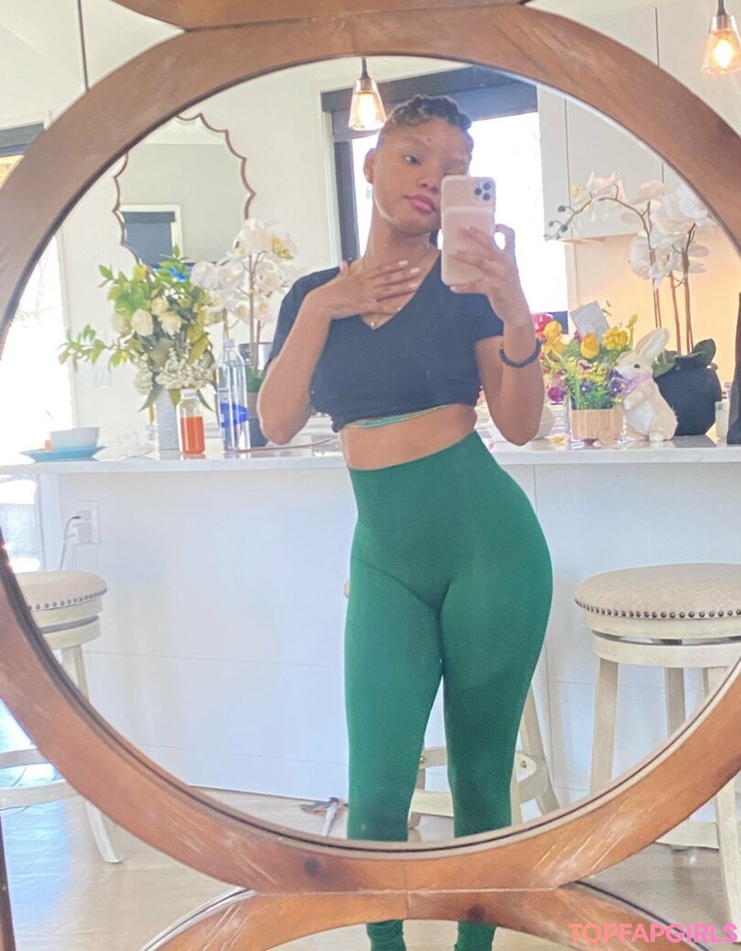 Foto di nudo di fuga di OnlyFans di Halle Bailey #37 Foto di nudo di fuga di OnlyFans di Halle Bailey #37