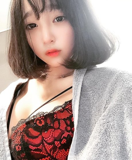 Foto di nudo di fuga di OnlyFans di Inkyung