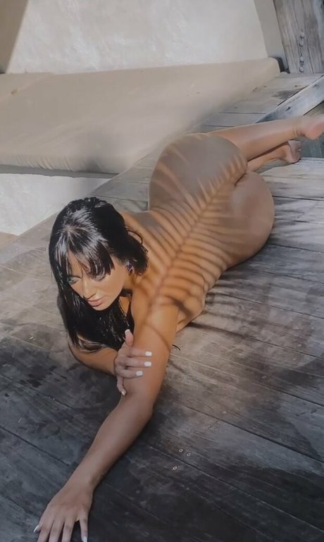 Foto di nudo di fuga di OnlyFans di Taylaxoxo