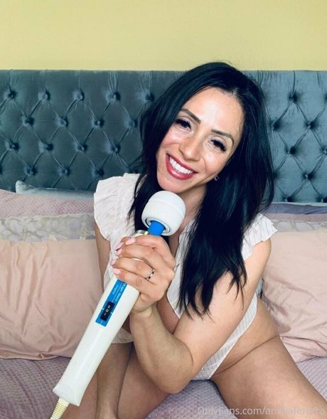 Foto di nudo di fuga di OnlyFans di Ariellaferrera