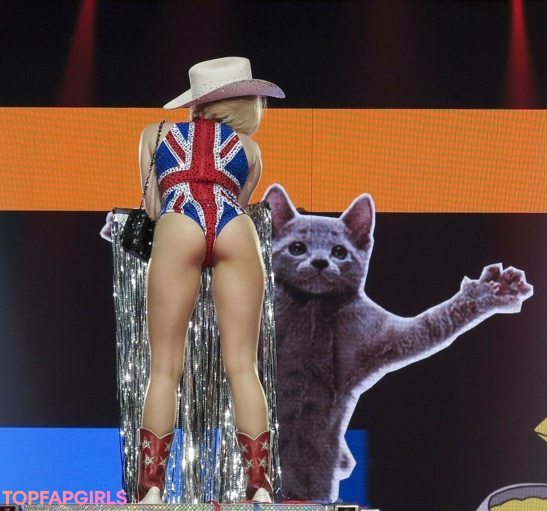 Foto di nudo di fuga di OnlyFans di Miley Cyrus #1111