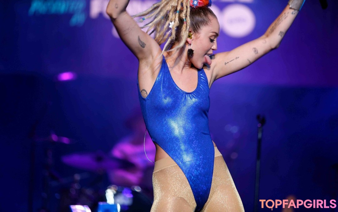 Foto di nudo di fuga di OnlyFans di Miley Cyrus #1257