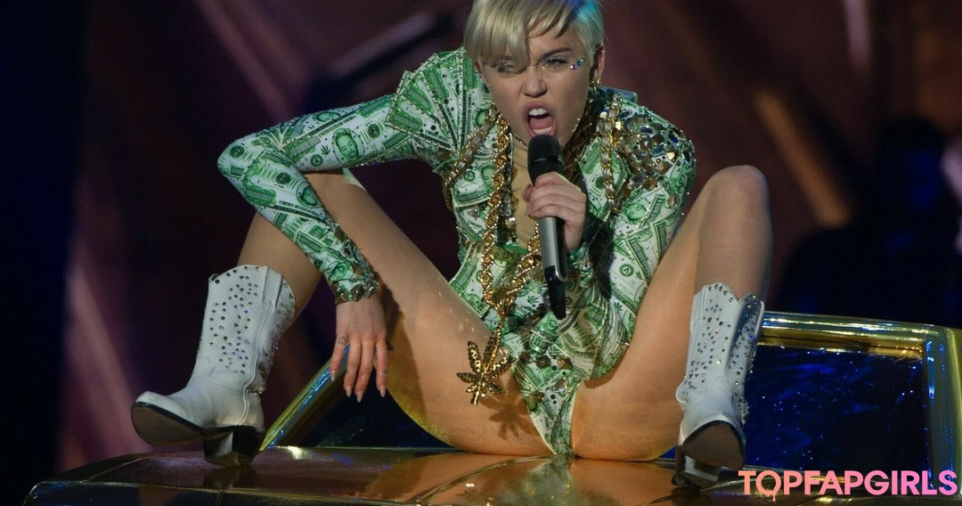 Foto di nudo di fuga di OnlyFans di Miley Cyrus #1348