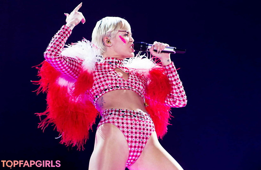 Foto di nudo di fuga di OnlyFans di Miley Cyrus #1405