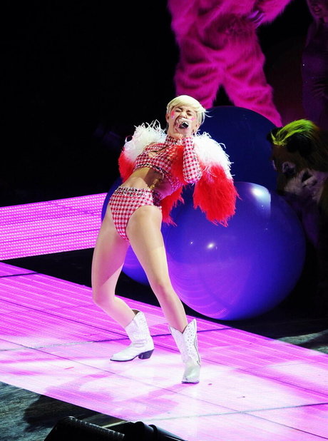 Foto di nudo di fuga di OnlyFans di Miley Cyrus