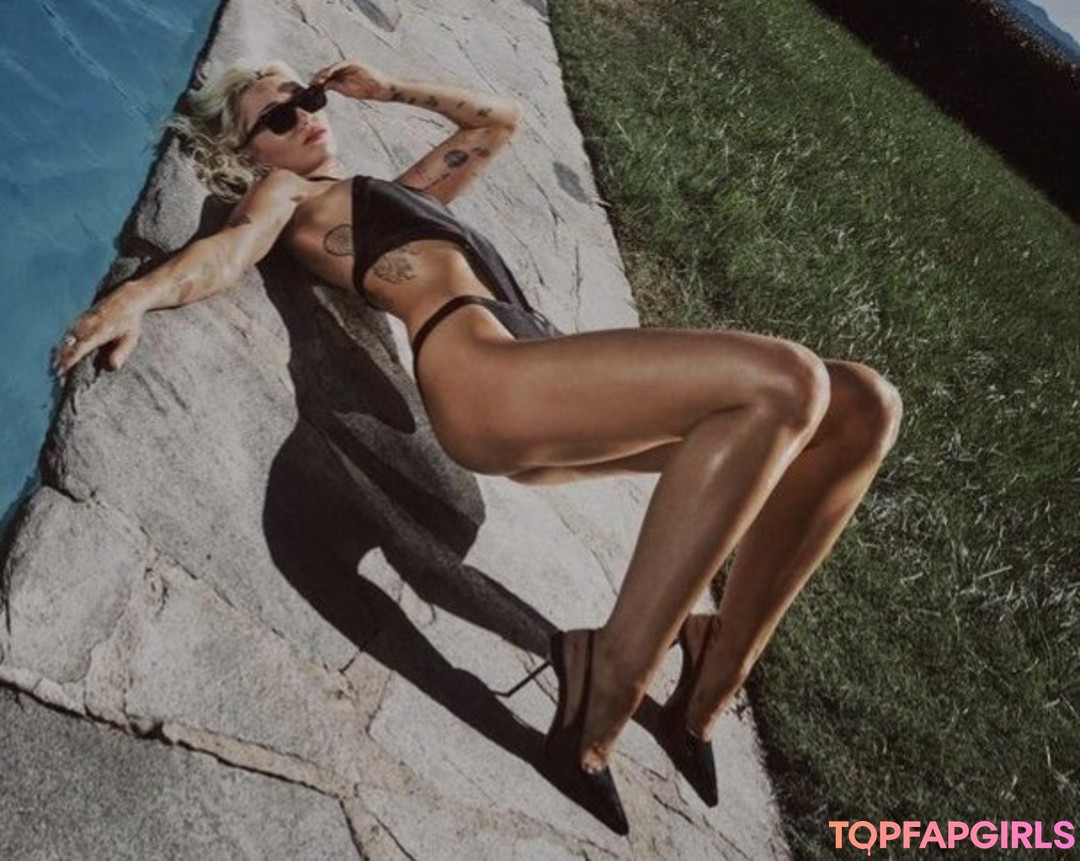 Foto di nudo di fuga di OnlyFans di Miley Cyrus #1944