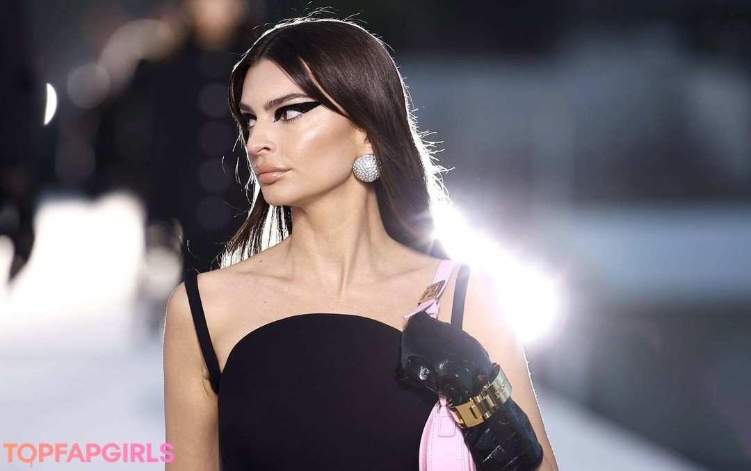 Foto di nudo di fuga di OnlyFans di Emily Ratajkowski #1393