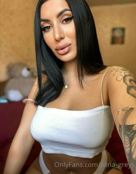 Foto di nudo di fuga di OnlyFans di Alinagreys