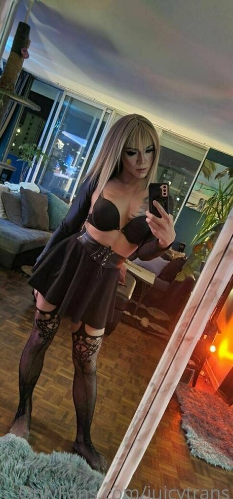 Foto di nudo di fuga di OnlyFans di Juicytrans