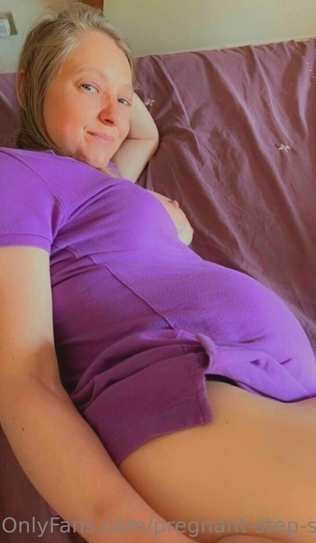 Foto di nudo di fuga di OnlyFans di Pregnantstepsister