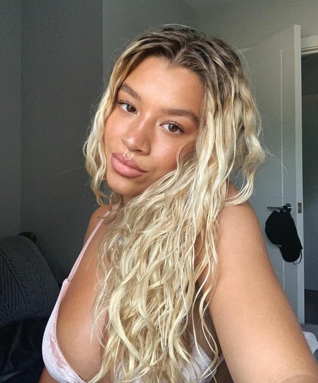Foto di nudo di fuga di OnlyFans di Molly Rainford