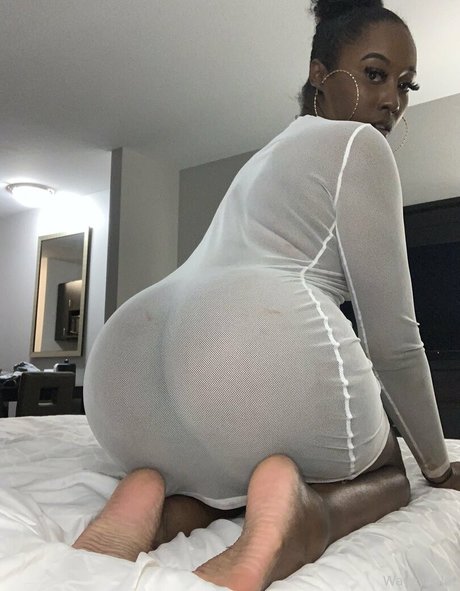 Foto di nudo di fuga di OnlyFans di Waveysolezz