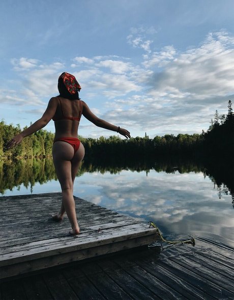 Foto di nudo di fuga di OnlyFans di Lilly Breton