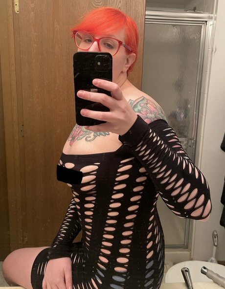 Foto di nudo di fuga di OnlyFans di Pushinguproses
