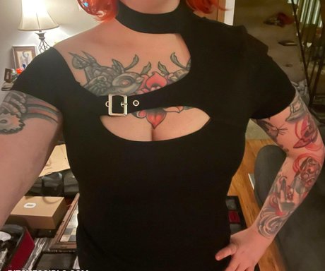 Foto di nudo di fuga di OnlyFans di Pushinguproses