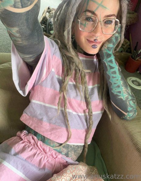 Foto di nudo di fuga di OnlyFans di Anuskatzz
