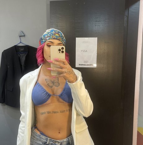 Foto di nudo di fuga di OnlyFans di Azzy