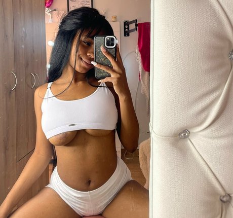 Foto di nudo di fuga di OnlyFans di Giuliavalencia