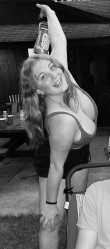 Foto di nudo di fuga di OnlyFans di Alyssa Holmes 69