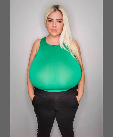 Foto di nudo di fuga di OnlyFans di Nina Phoenix