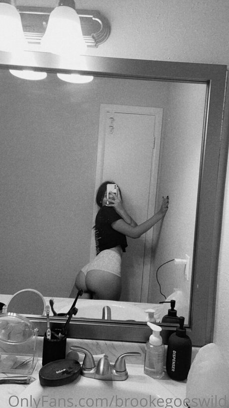 Foto di nudo di fuga di OnlyFans di Brookegoeswild