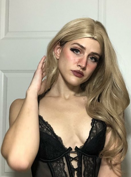 Foto di nudo di fuga di OnlyFans di Emmayearose