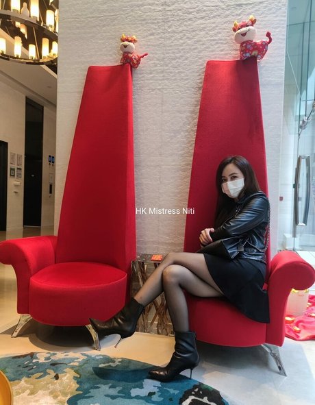 Hk Mistress Niti