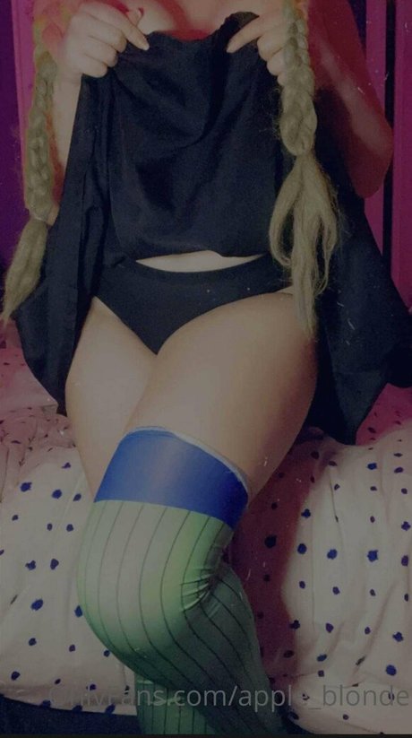 Foto di nudo di fuga di OnlyFans di Appleblonde