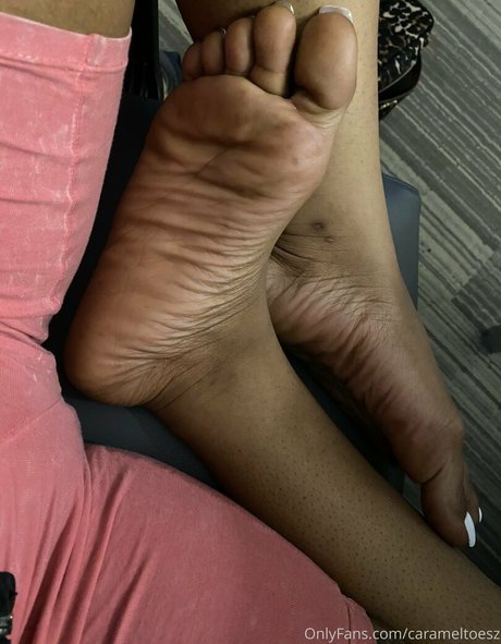 Foto di nudo di fuga di OnlyFans di Carameltoesz