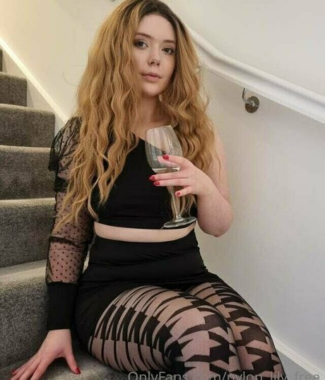 Foto di nudo di fuga di OnlyFans di Nylonlilyfree