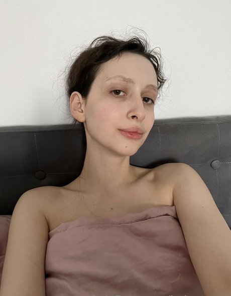 Foto di nudo di fuga di OnlyFans di Helgaamor