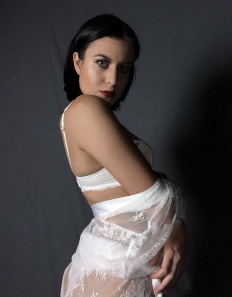 Foto di nudo di fuga di OnlyFans di Emminemina