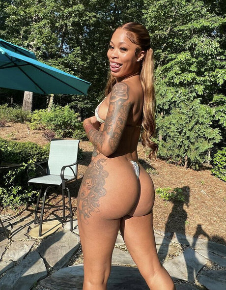 Foto di nudo di fuga di OnlyFans di Officialliyahhh