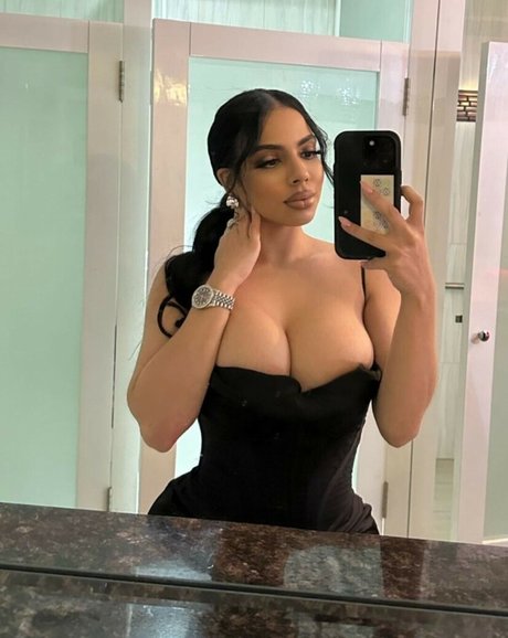 Foto di nudo di fuga di OnlyFans di Edot