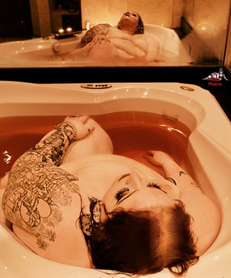 Foto di nudo di fuga di OnlyFans di Missmortis