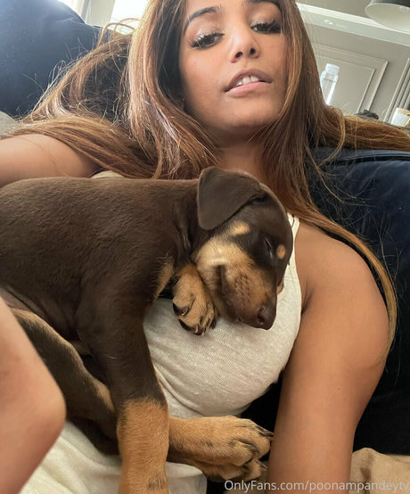 Foto di nudo di fuga di OnlyFans di Poonampandeytv