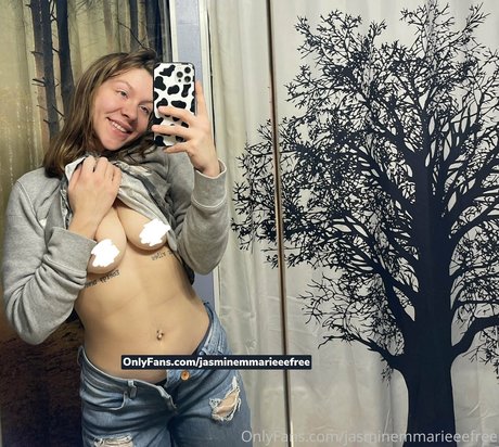 Foto di nudo di fuga di OnlyFans di Jasminemmarieeefree