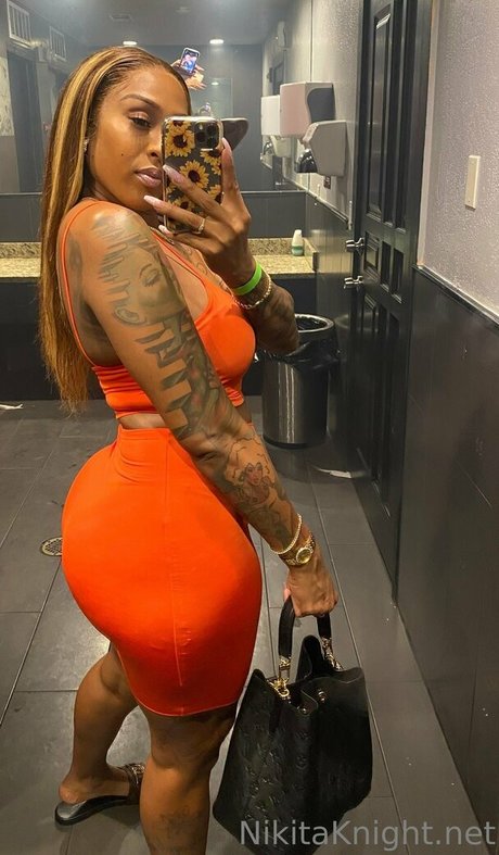 Foto di nudo di fuga di OnlyFans di Iamnikitaknight