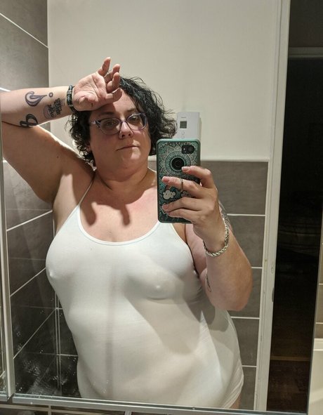 Foto di nudo di fuga di OnlyFans di Alphaharlot