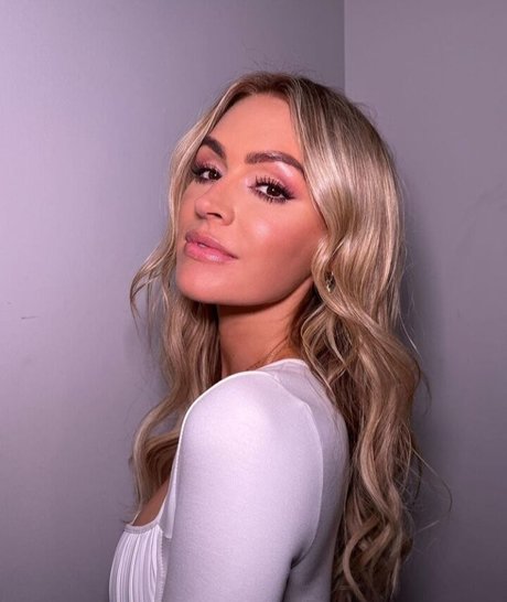Foto di nudo di fuga di OnlyFans di Laura Woods