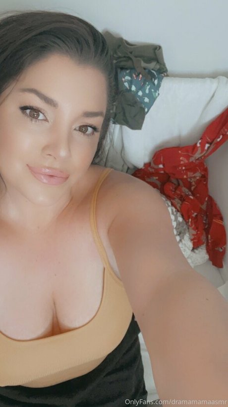 Foto di nudo di fuga di OnlyFans di Dramamamaasmr