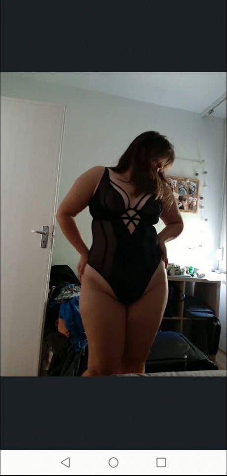 Foto di nudo di fuga di OnlyFans di Tolna Megye