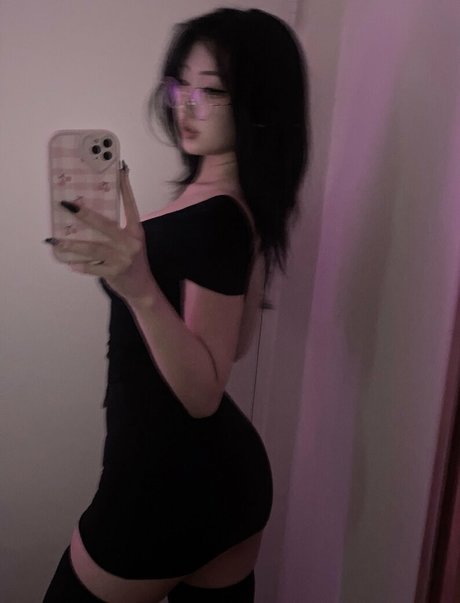 Foto di nudo di fuga di OnlyFans di Yurasweb