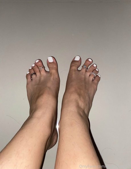 Eurasian_feet