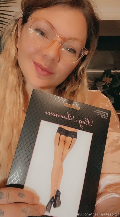 Theamputeebitch