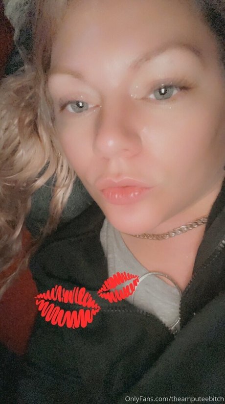 Theamputeebitch
